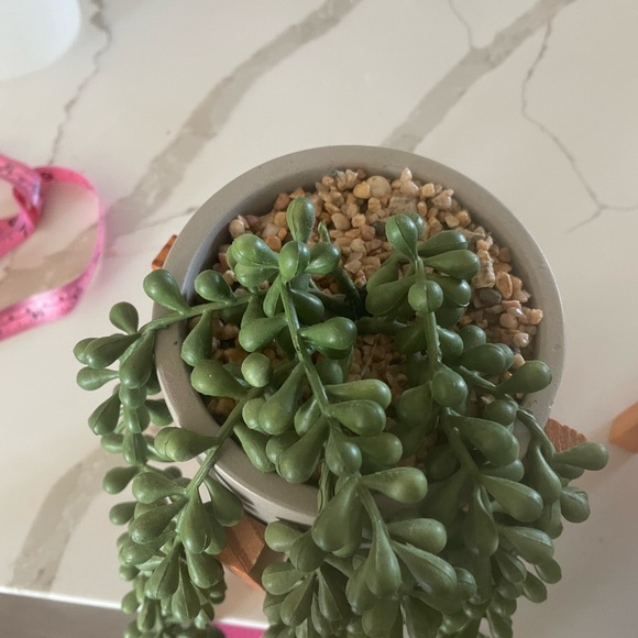 2 artificial planters - Picture 3 of 4